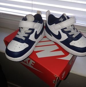 Nike Court Borough Low 2